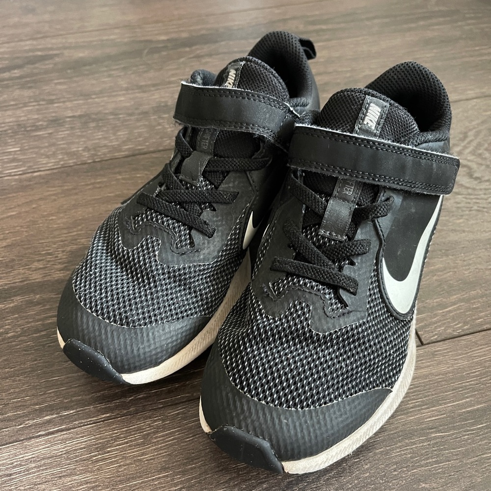 NIKE LITTLE KID DOWNSHIFTER 11 RUNNING SHOES SIZE 1.5